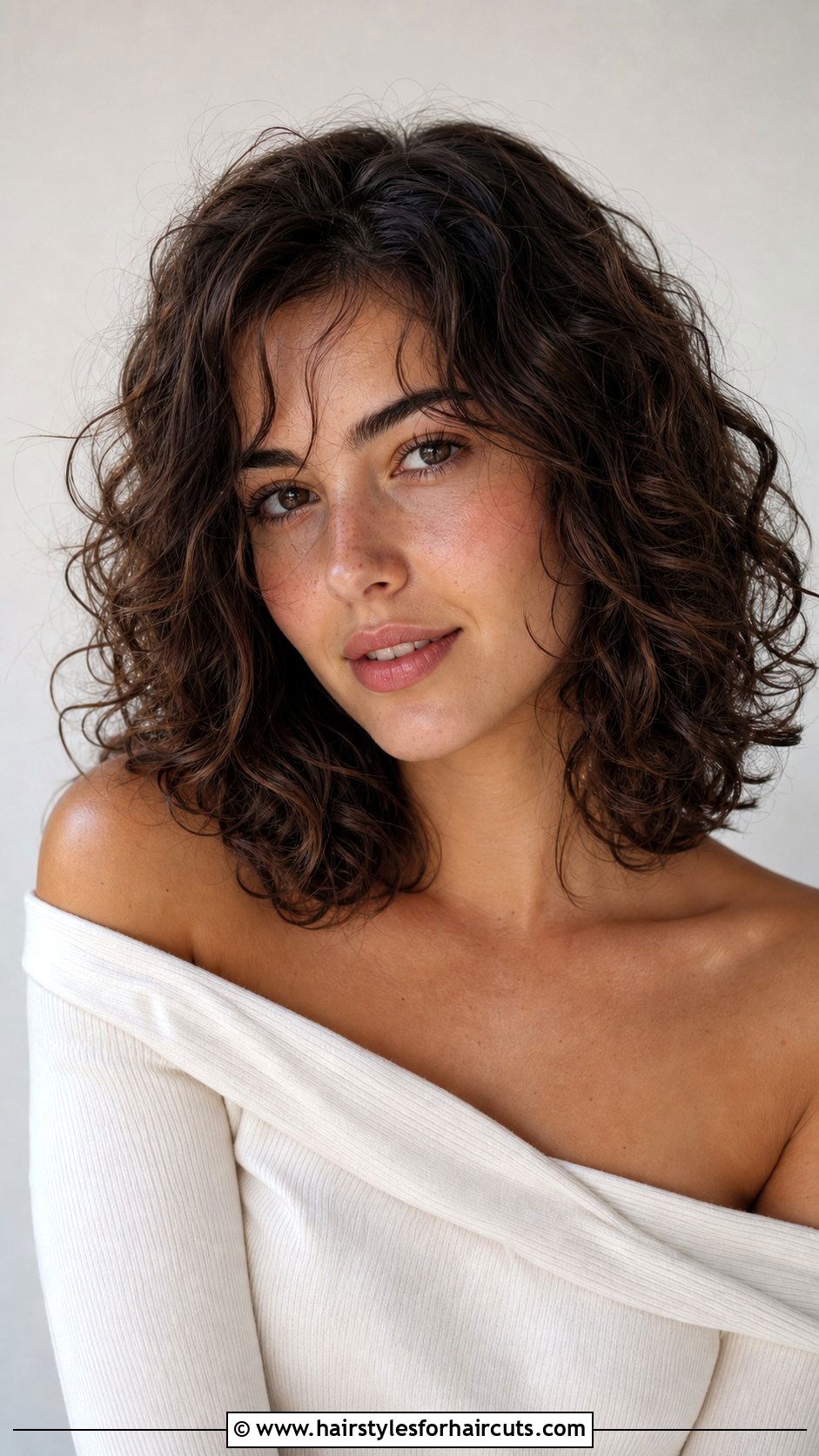 Collarbone Curly Haircut - 25 haircuts for curly hair girls - 25 haircuts for curly hair girls