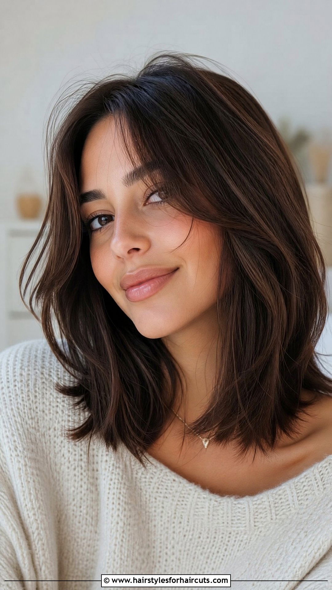 Collarbone Cut - 25 haircuts for round face and thin hair - 25 haircuts for round face and thin hair