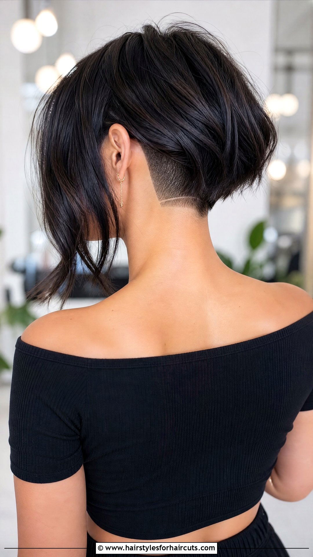 Collarbone Cut With Undercut - 25 medium haircuts for fine straight hair - 25 medium haircuts for fine straight hair