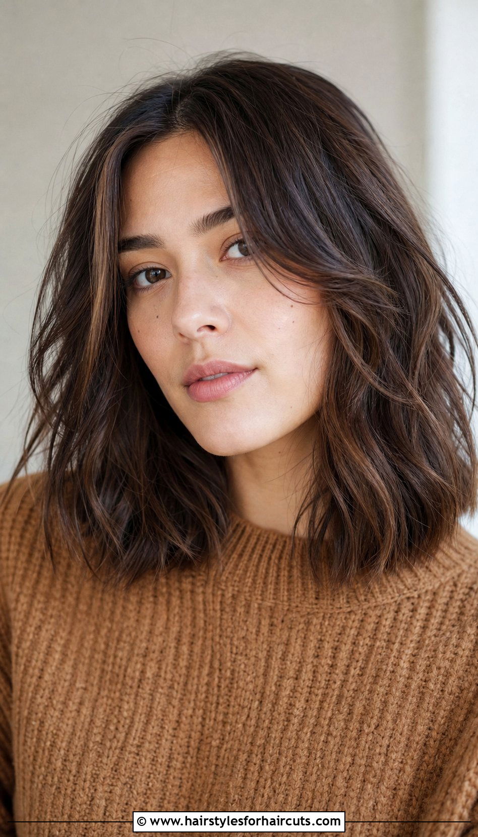 Collarbone Grazing Waves - 25 shoulder length haircuts for thin wavy hair - 25 shoulder length haircuts for thin wavy hair