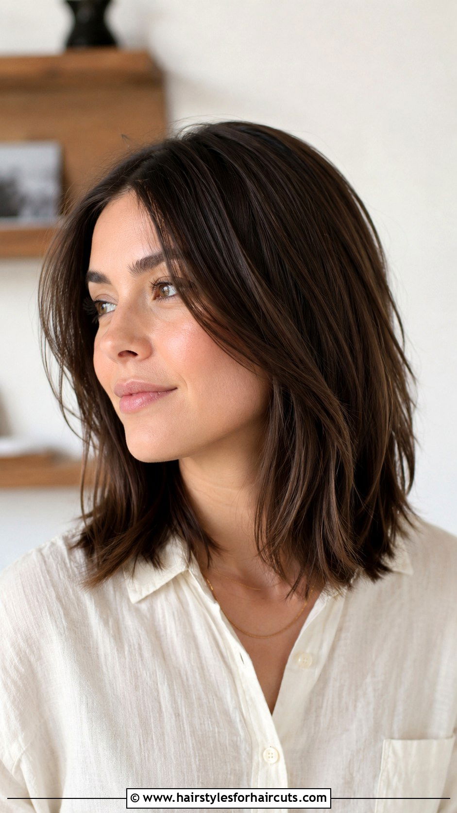 Collarbone Length Layered Cut - 25 good haircuts for straight hair women - 25 good haircuts for straight hair women