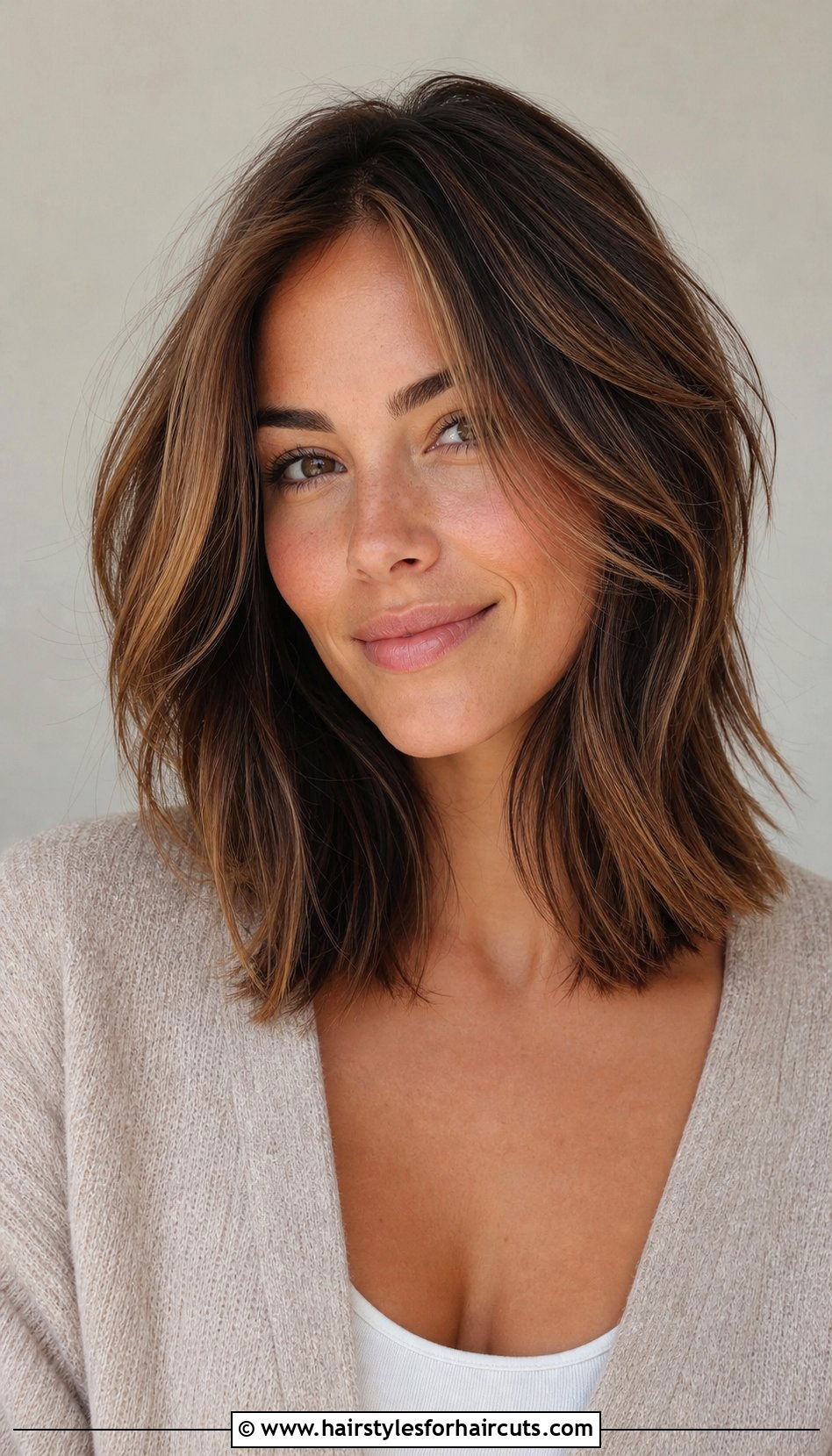 Collarbone Length Layered Haircut - 25 haircuts for women in their 50s - 25 haircuts for women in their 50s