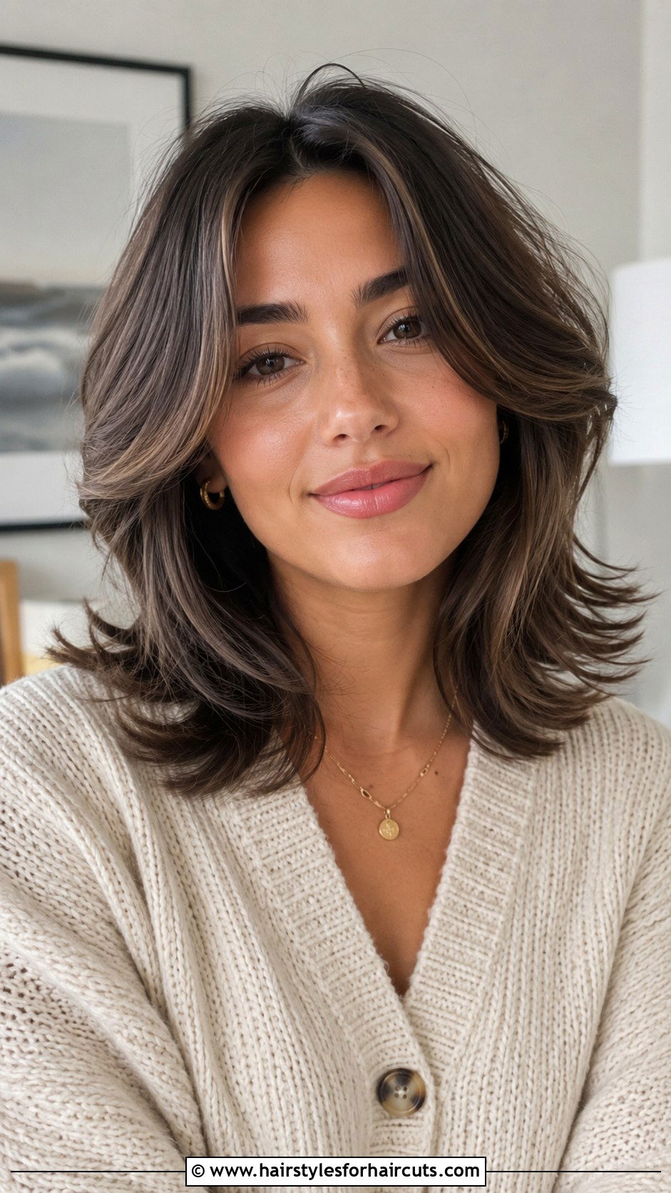 Collarbone Length Layers - 25 haircuts for big ears - 25 haircuts for big ears