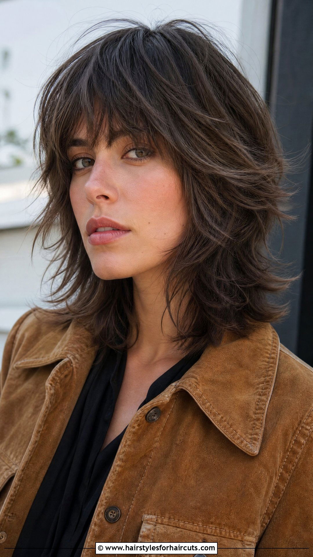 Collarbone Length Shag - 25 transition hairstyles for growing out short hair - 25 transition hairstyles for growing out short hair