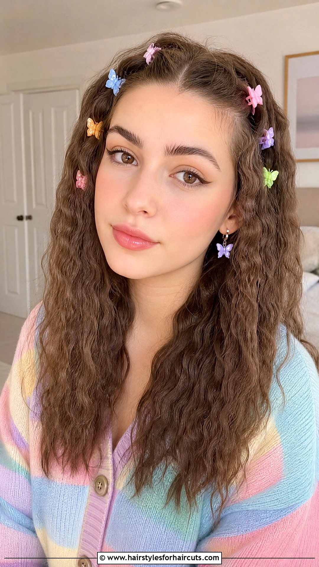 Crimped Hair With Mini Clips - 25 music festival hairstyles - 25 music festival hairstyles