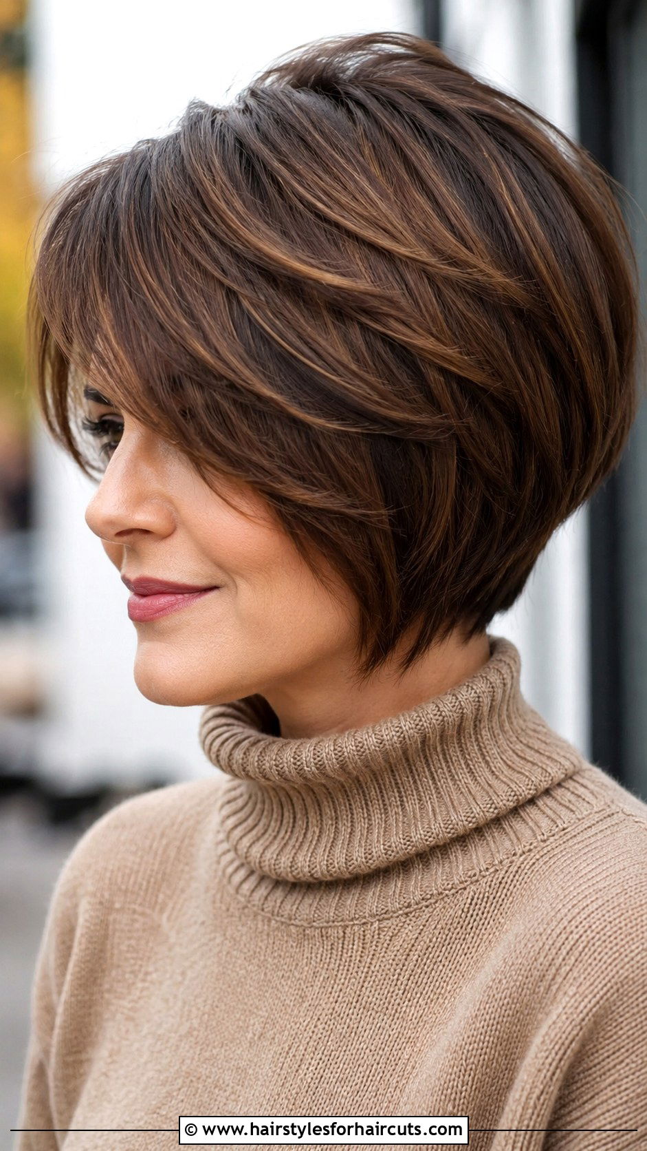 Cropped Bob Haircut With Side Bangs - 25 best haircuts for super thin hair - 25 best haircuts for super thin hair