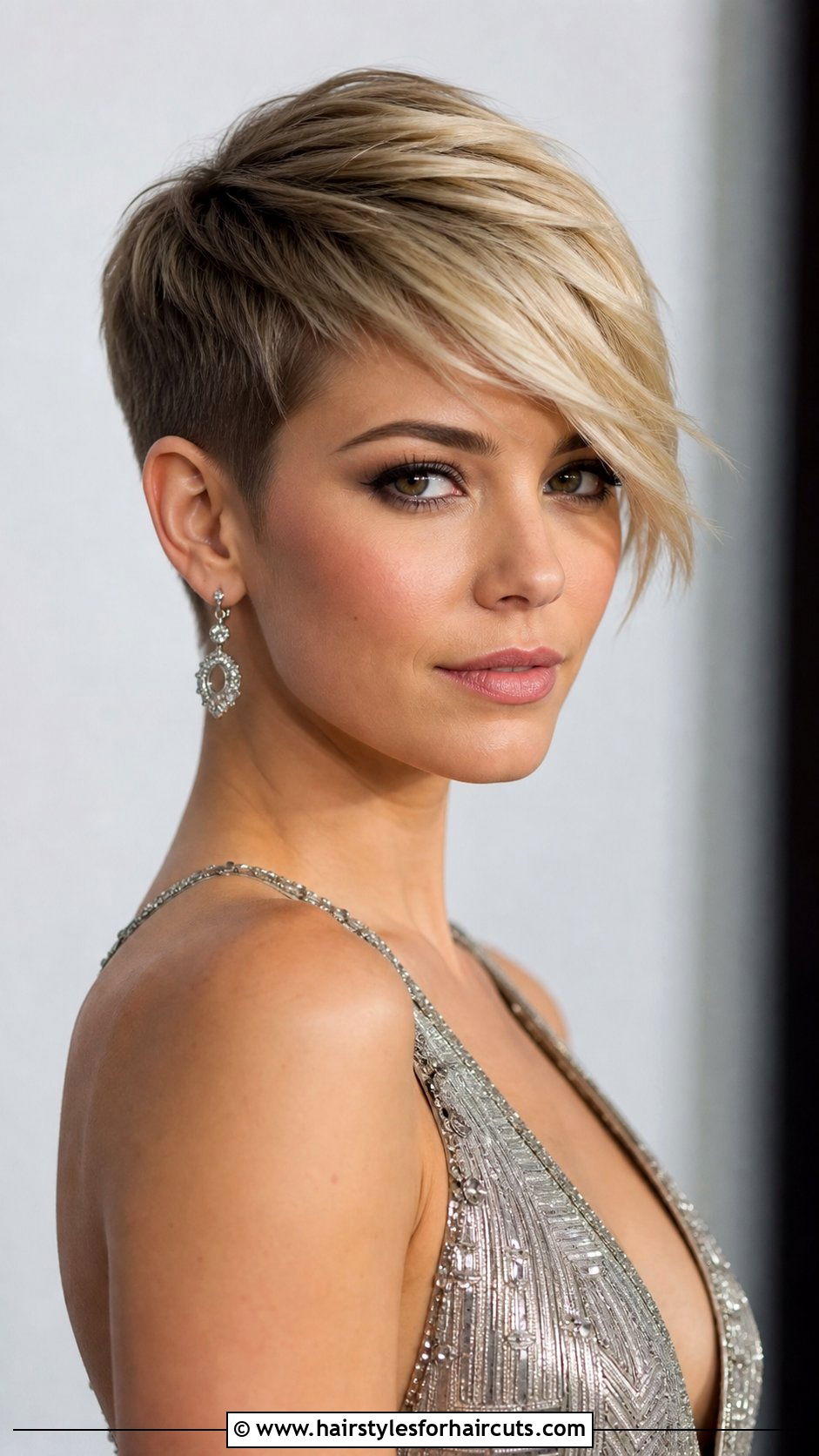 Cropped Cut With Sweeping Bangs - 25 short haircuts bangs - 25 short haircuts bangs
