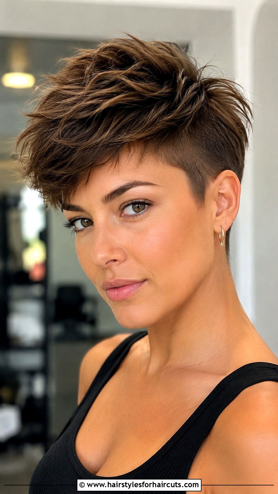 Cropped Layered Cut - 25 short haircuts for people with thin hair - 25 short haircuts for people with thin hair