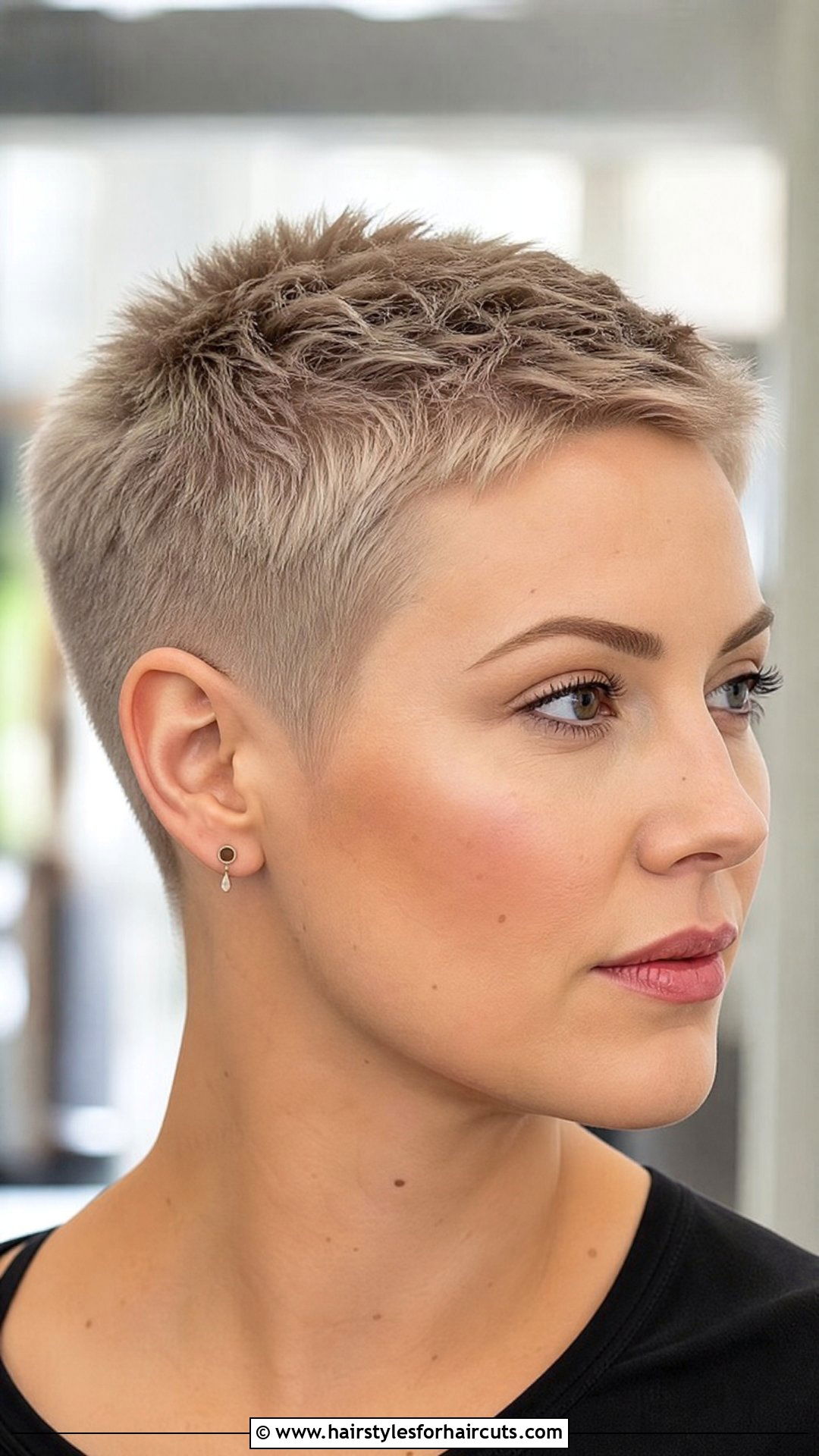 Cropped Pixie - 25 trendy hairstyles for women - 25 trendy hairstyles for women