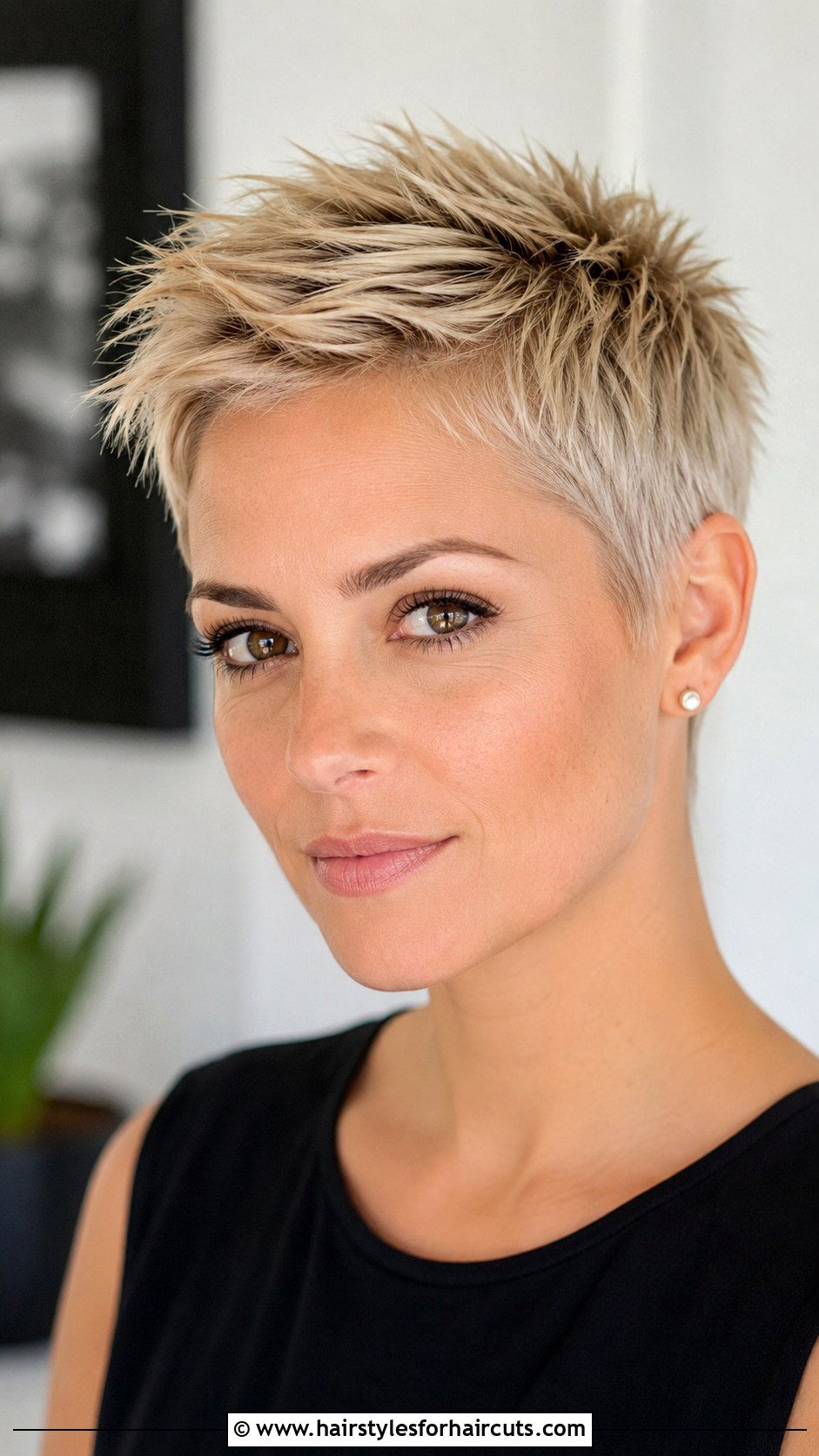 Cropped Pixie - 25 womens short hairstyles for fine hair - 25 womens short hairstyles for fine hair