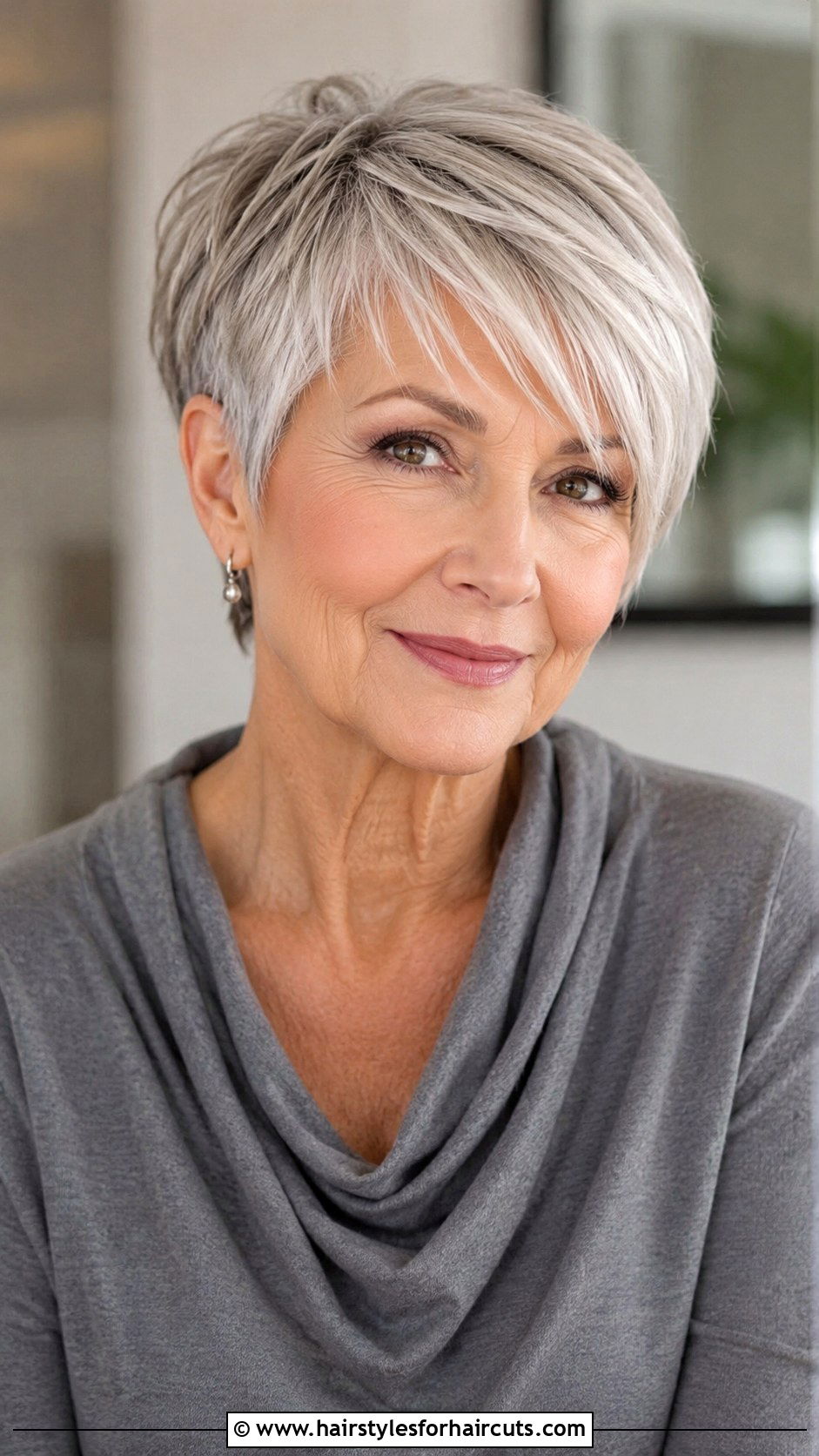 Cropped Pixie With Side Bangs - 25 haircuts for women over 65 - 25 haircuts for women over 65