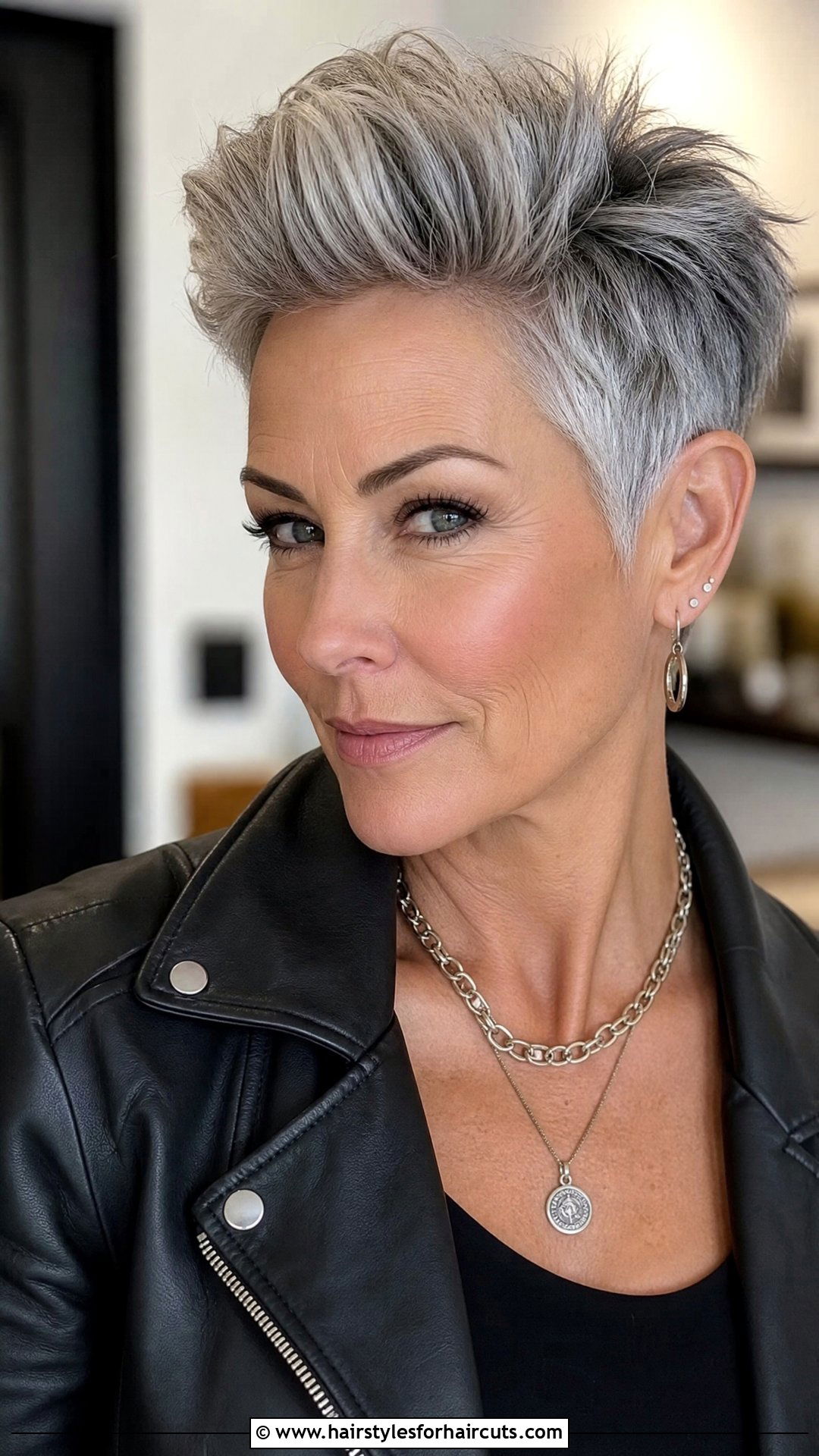 Cropped Pixie With Volume - 25 thinning hair haircuts - 25 thinning hair haircuts