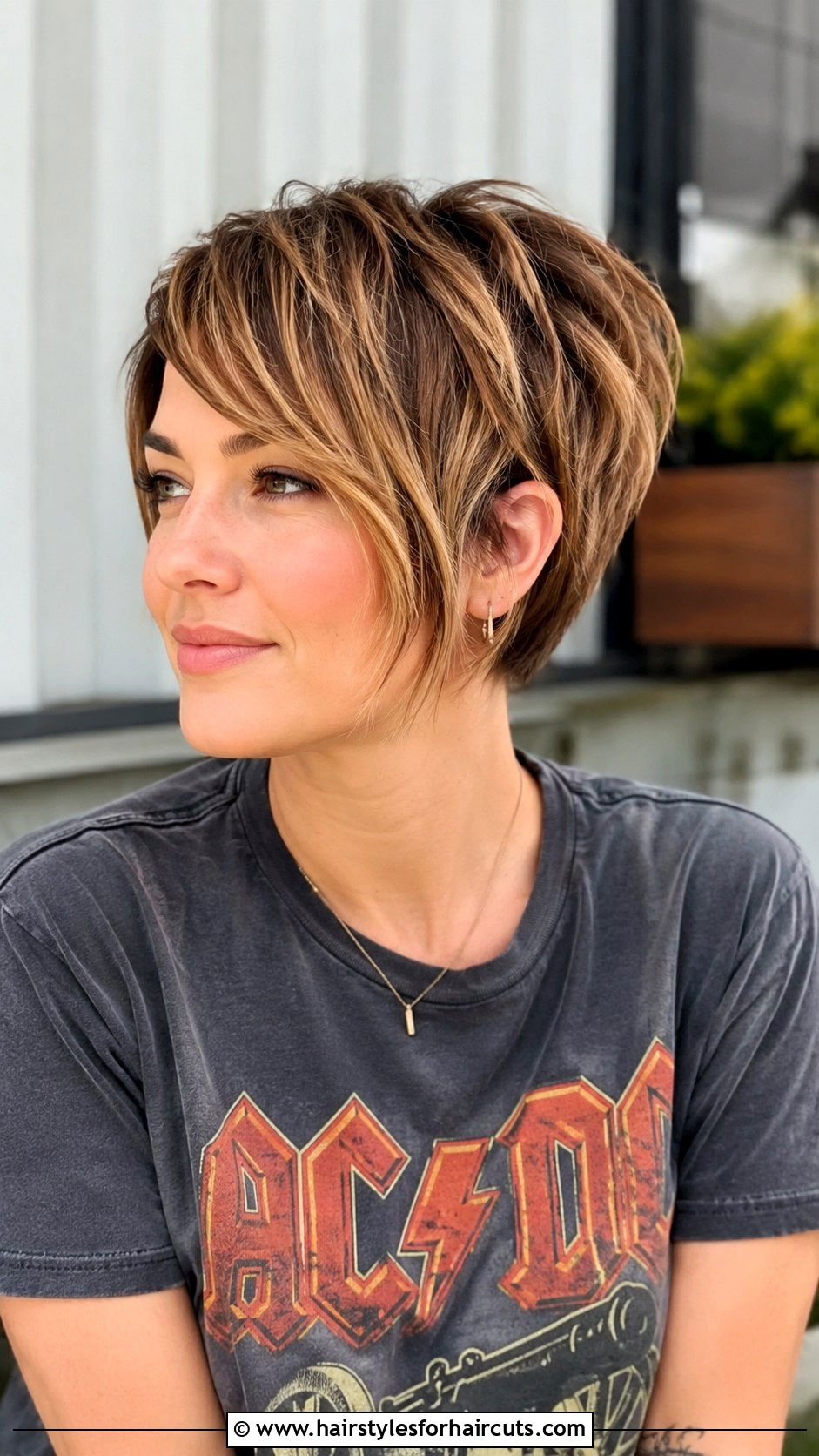 Cross Textured Pixie Bob - 25 cross haircuts - 25 cross haircuts