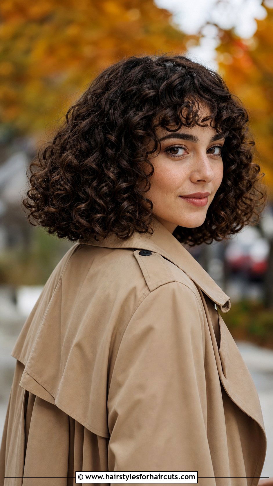 Curly Bell Cut - 25 hairstyles with curls for medium hair - 25 hairstyles with curls for medium hair
