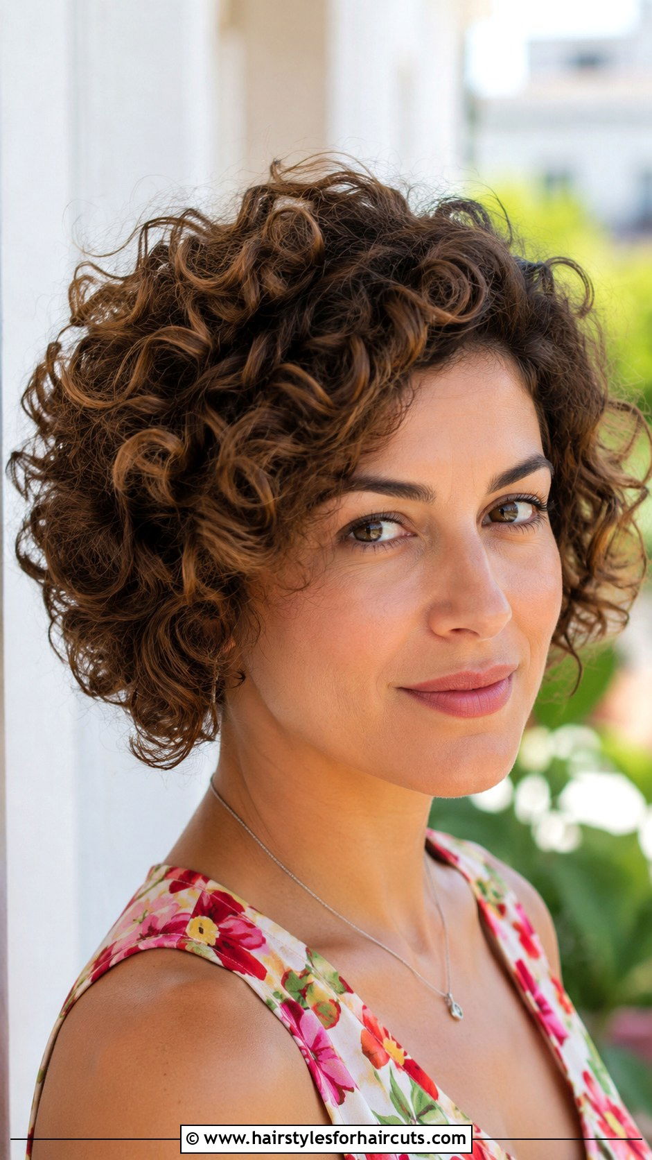 Curly Bellagio Bob - 25 bellagio hairstyles - 25 bellagio hairstyles