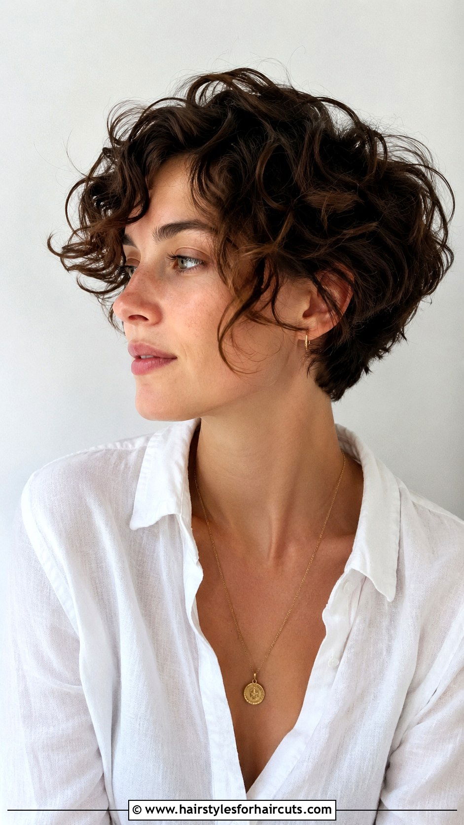 Curly Bixie Haircut - 25 androgynous haircuts for curly hair - 25 androgynous haircuts for curly hair