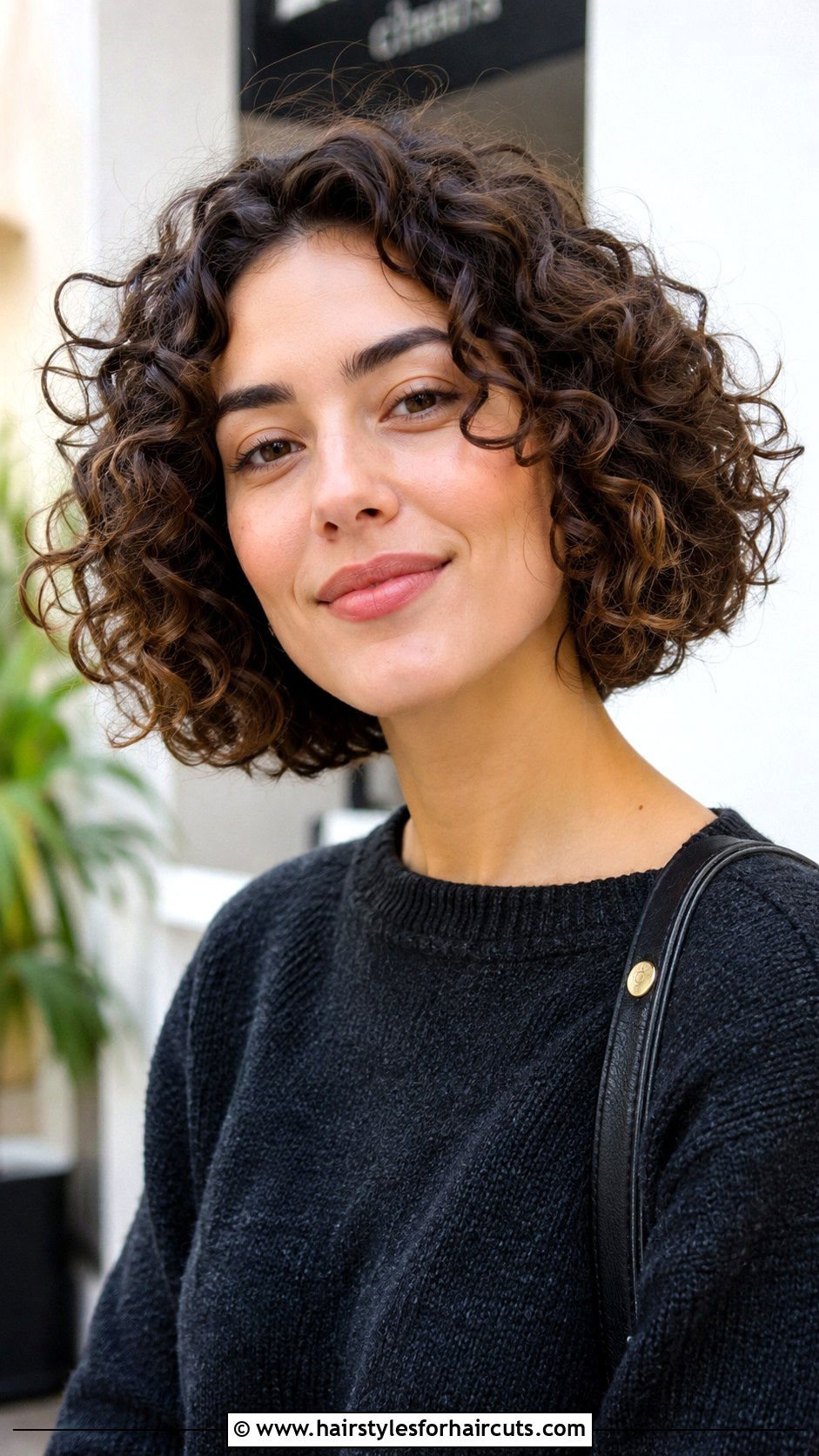 Curly Bob - 25 easy hairstyles for afro hair - 25 easy hairstyles for afro hair