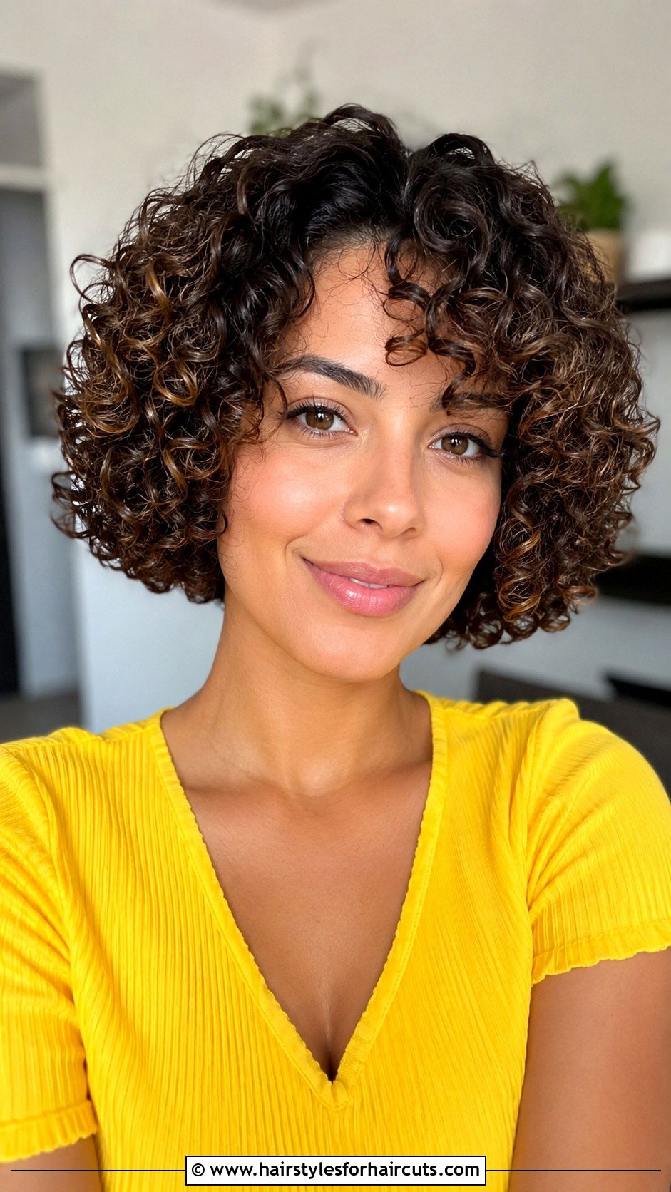 Curly Bob - 25 haircuts gif - 25 haircuts gif