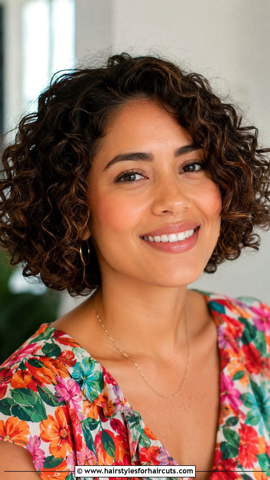 Curly Bob - 25 hairstyles when growing out hair - 25 hairstyles when growing out hair