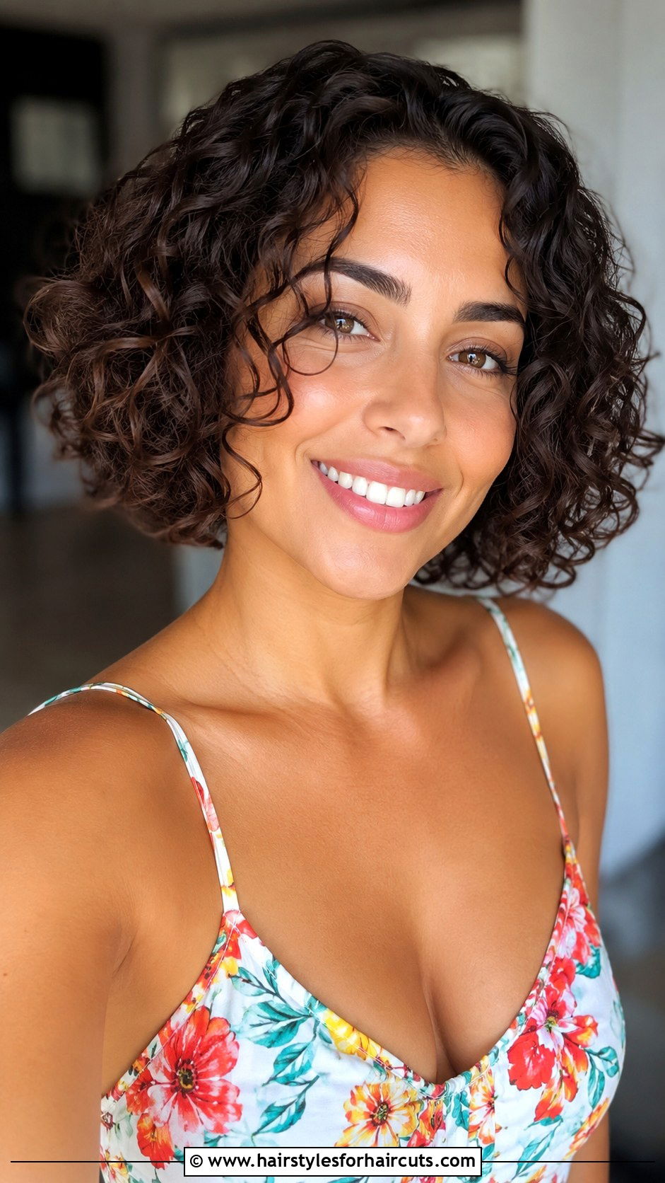 Curly Bob - 25 low maintenance short haircuts for thin hair - 25 low maintenance short haircuts for thin hair