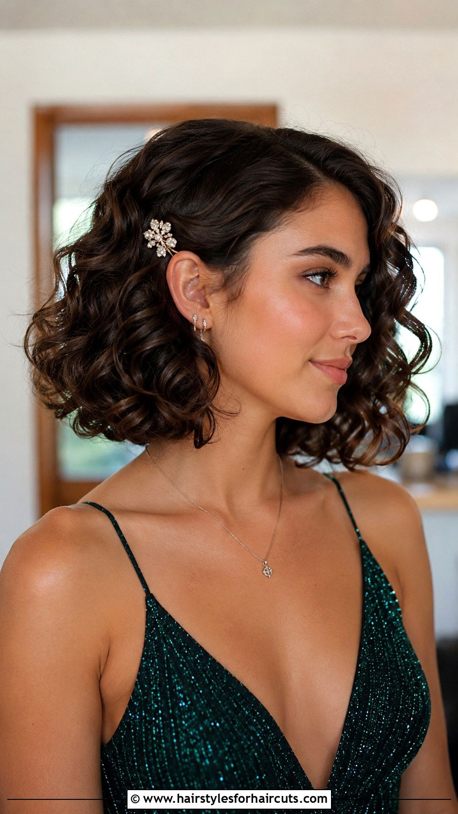 Curly Bob Homecoming Hair - 25 hoco hairstyles for curly hair - 25 hoco hairstyles for curly hair