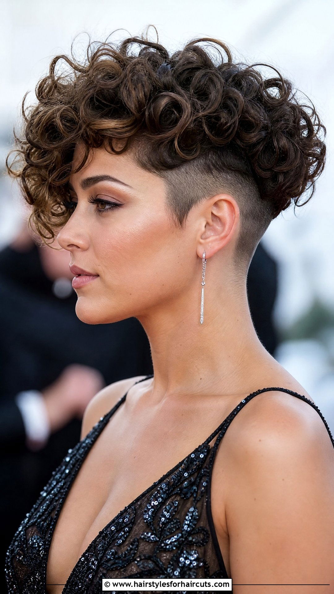 Curly Bob Undercut - 25 undercut haircuts curly hair - 25 undercut haircuts curly hair