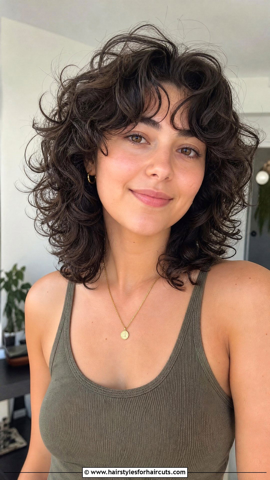 Curly Butterfly Haircut - 25 haircuts for round faces and curly hair - 25 haircuts for round faces and curly hair