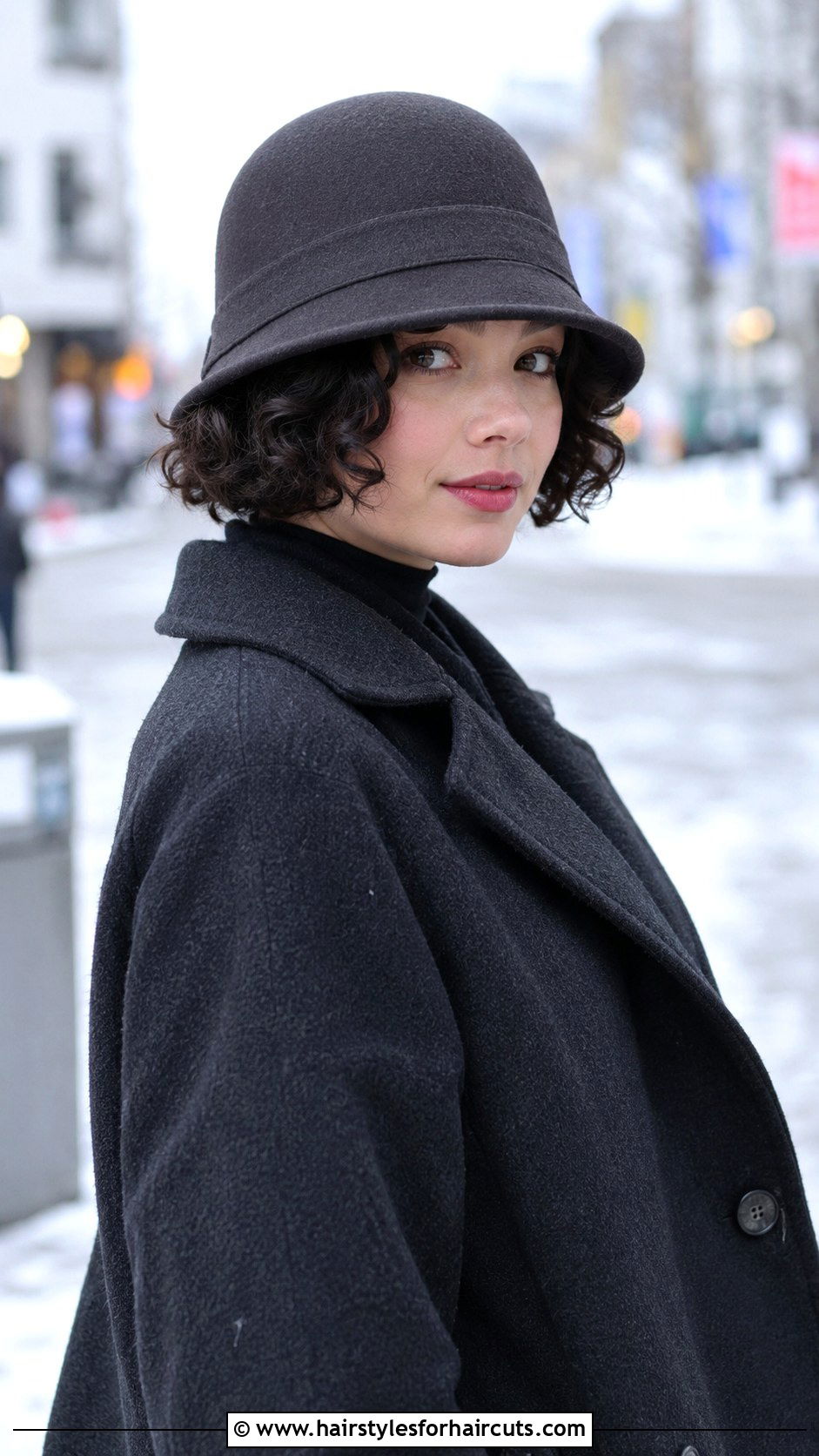 Curly Cloche Hat Bob - 25 1920s hairstyles for curly hair - 25 1920s hairstyles for curly hair