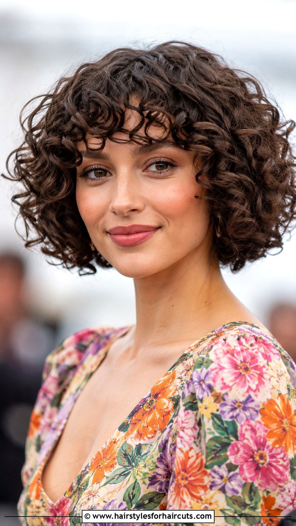 Curly Disco Bob - 25 disco hairstyles - 25 disco hairstyles