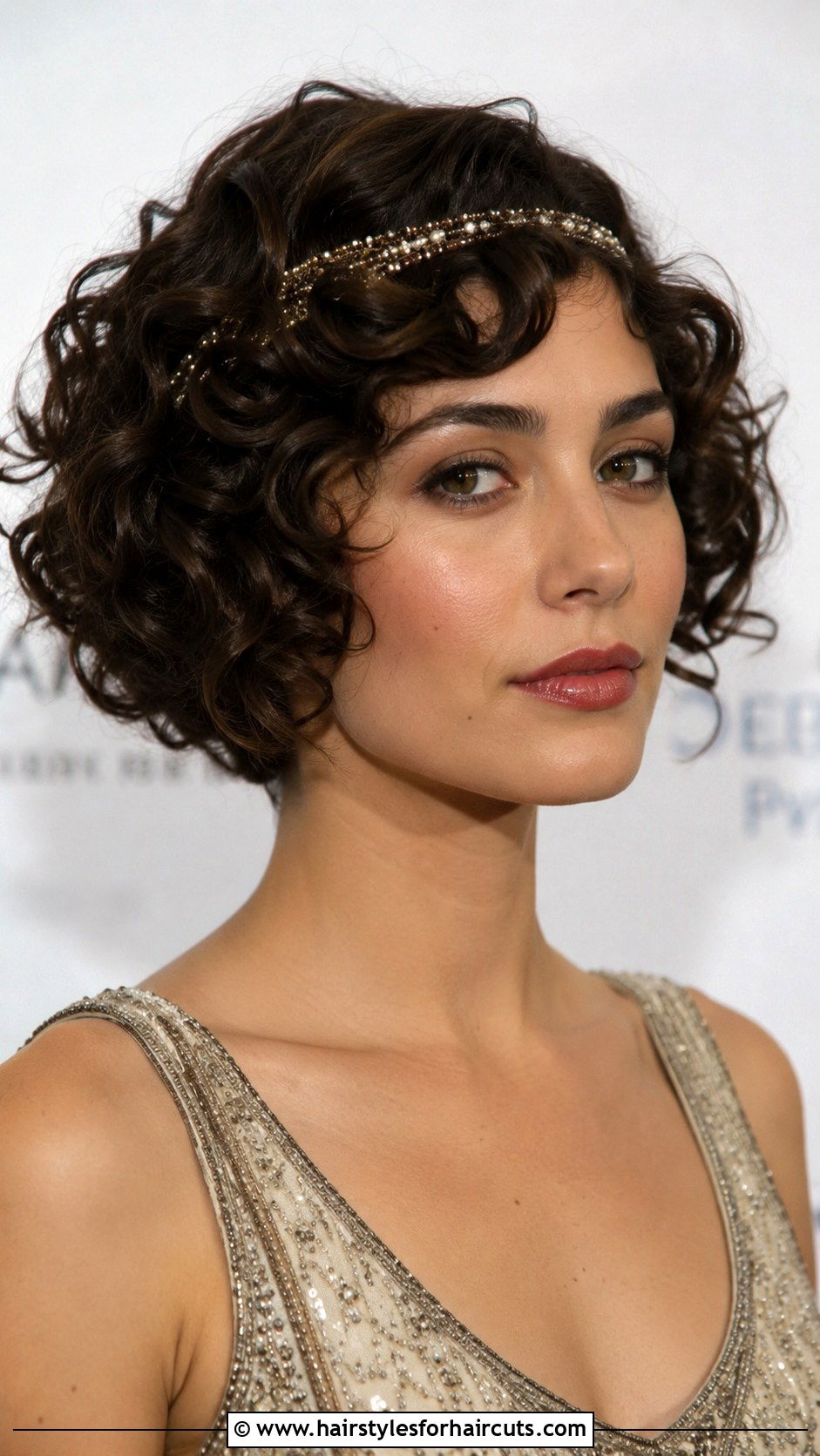 Curly Flapper Bob - 25 short hair great gatsby hairstyles - 25 short hair great gatsby hairstyles