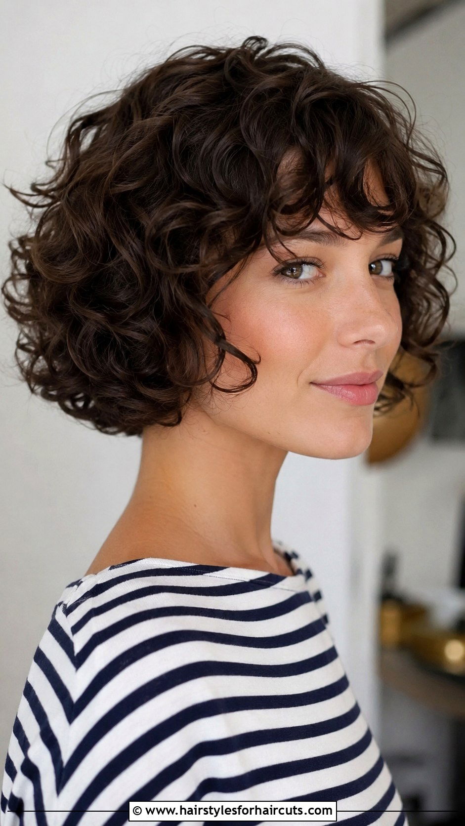 Curly French Bob - 25 easy curly hairstyles for short hair - 25 easy curly hairstyles for short hair