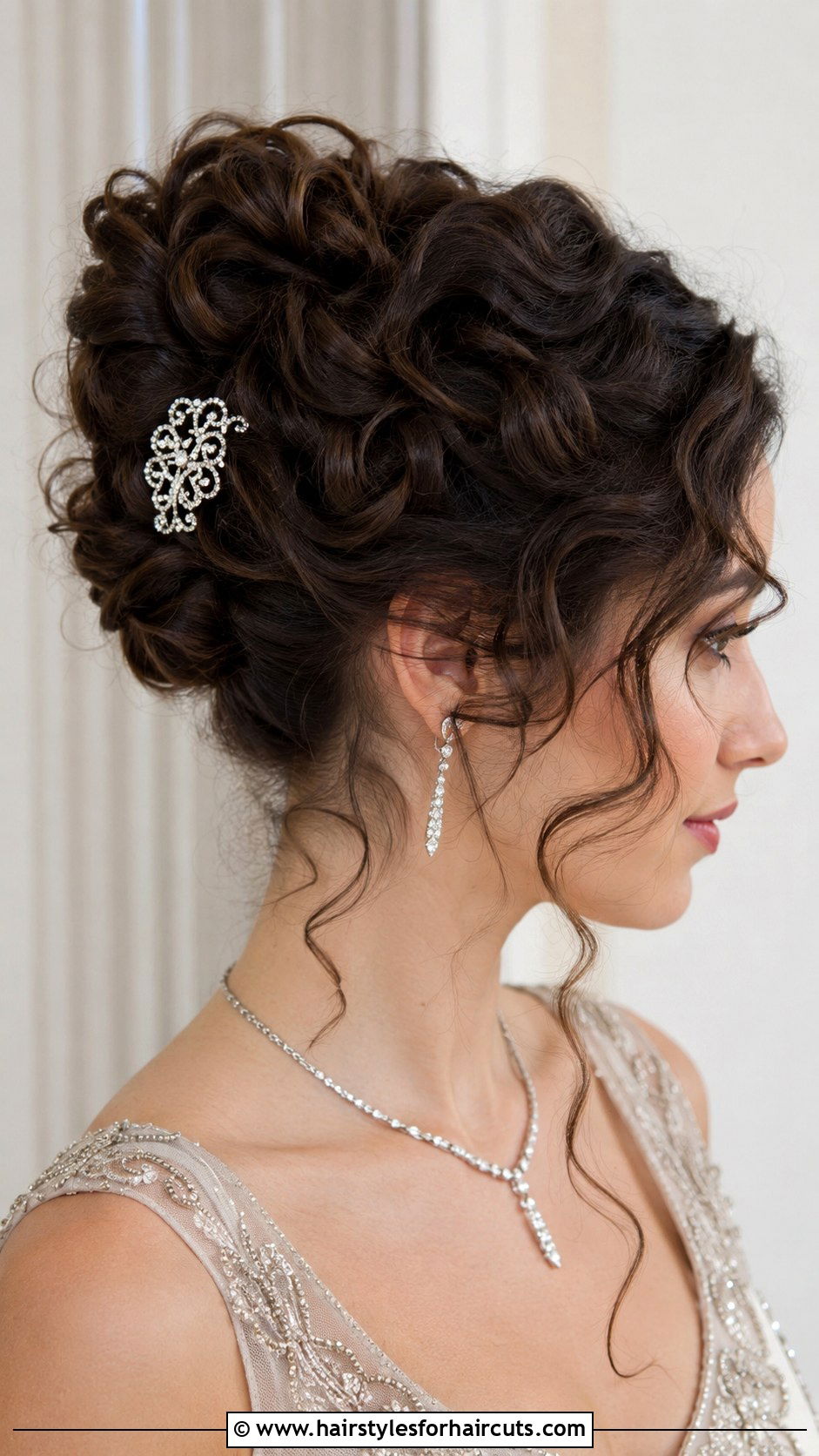 Curly French Twist 1920s - 25 1920s hairstyles for curly hair - 25 1920s hairstyles for curly hair