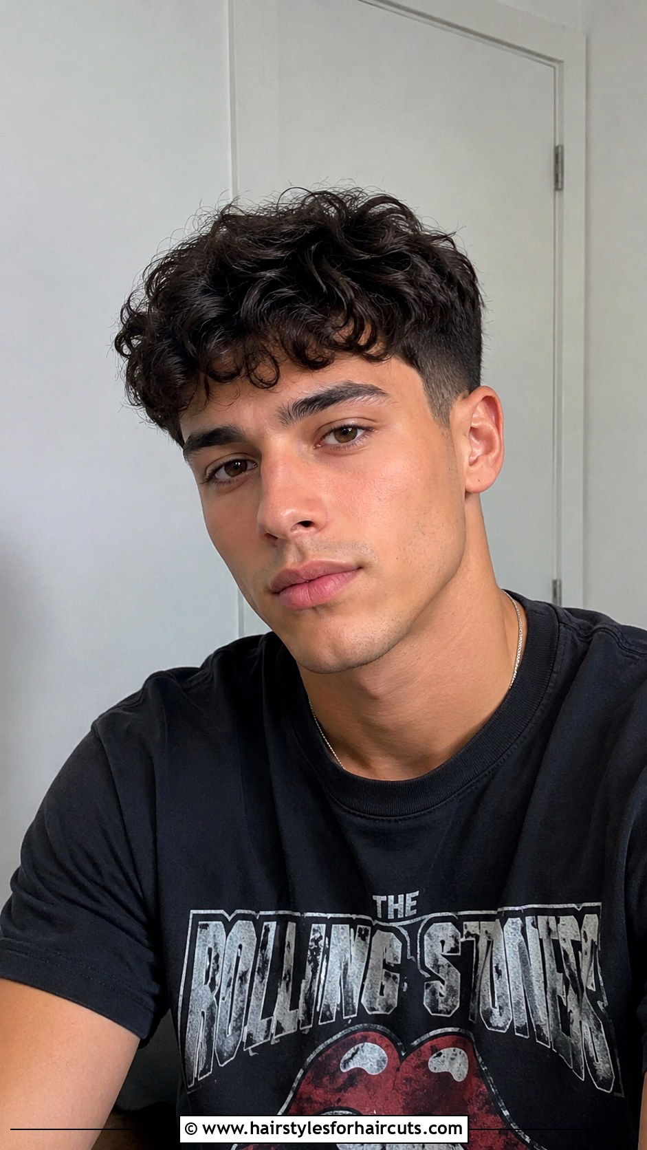 Curly Fringe Haircut - 25 androgynous haircuts for curly hair - 25 androgynous haircuts for curly hair