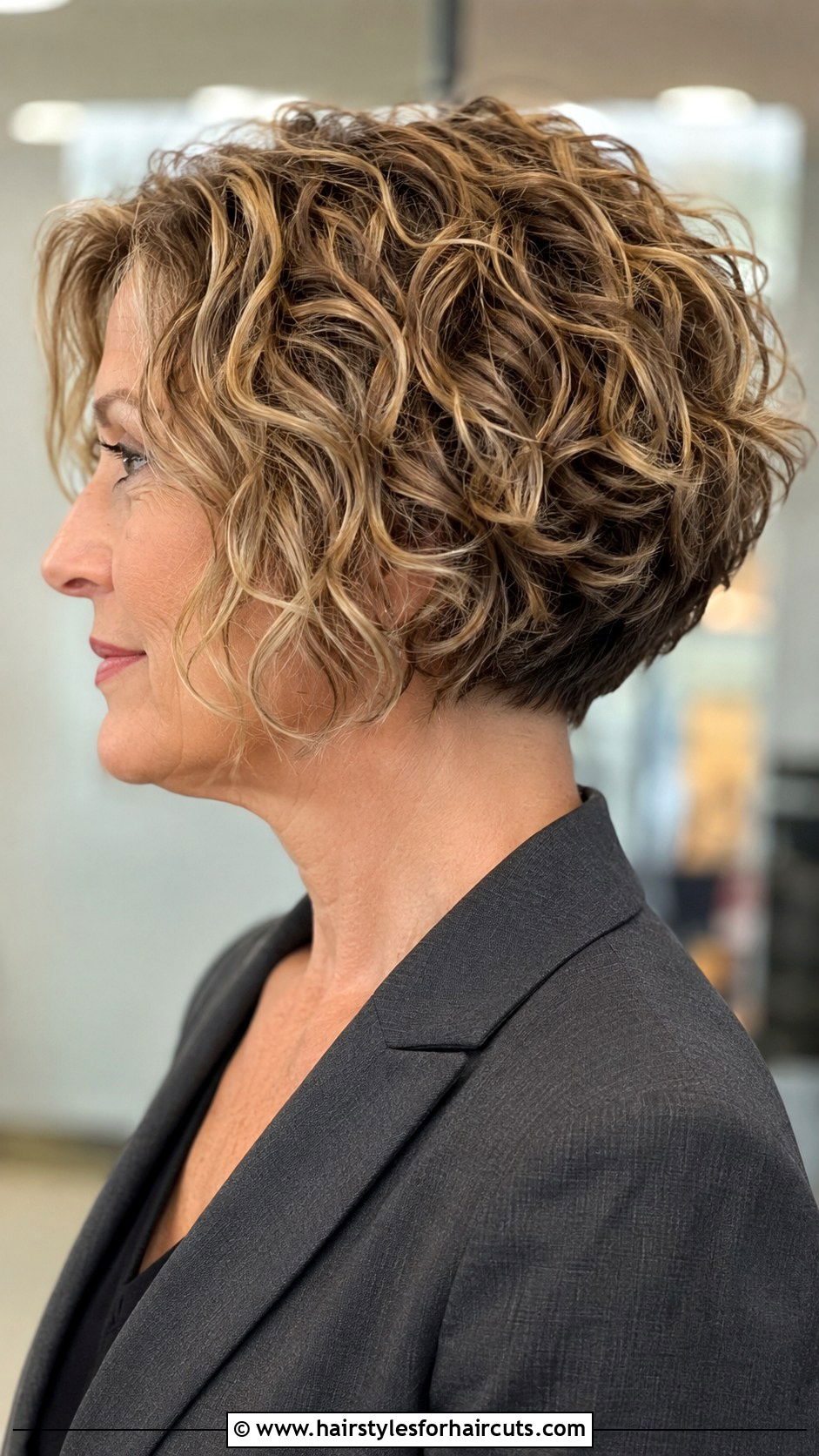 Curly Graduated Bob Haircut - 25 haircuts for older women with curly hair - 25 haircuts for older women with curly hair