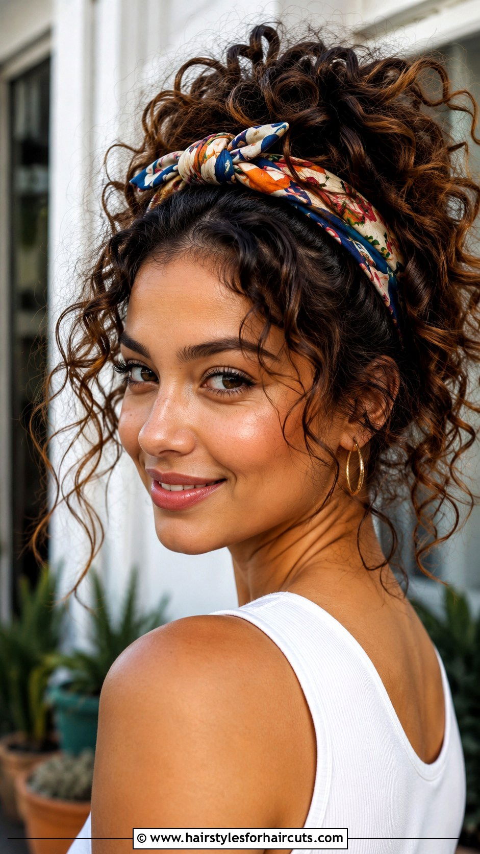 Curly Hair With Bandana - 25 y2k hairstyles for curly hair - 25 y2k hairstyles for curly hair