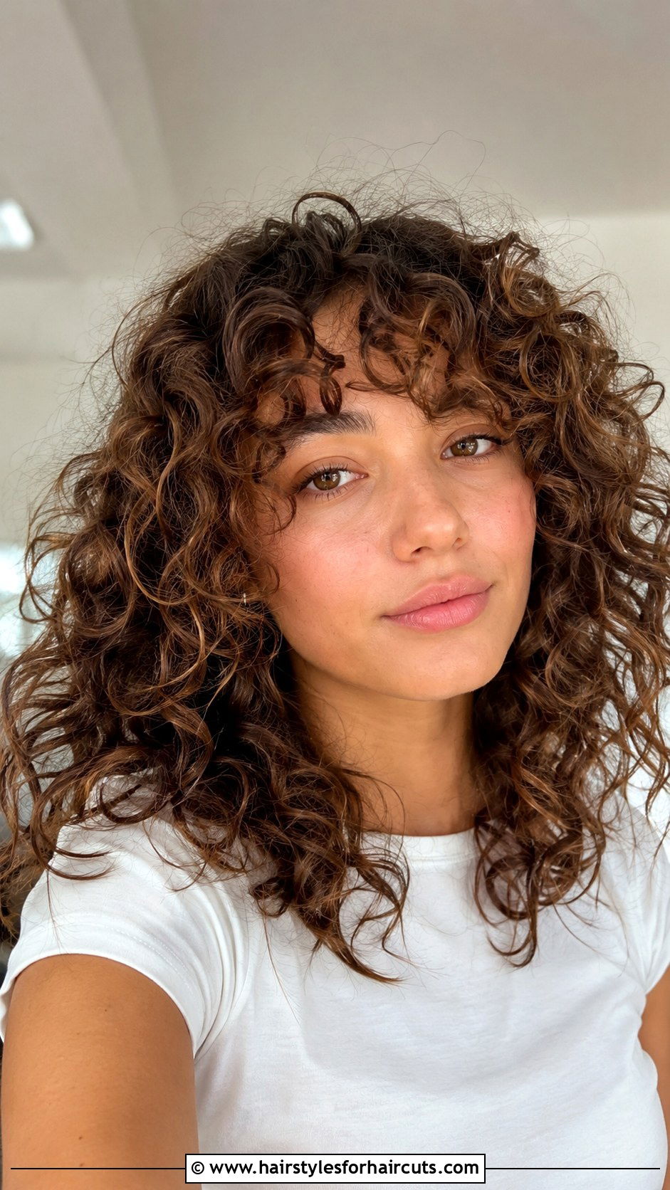 Curly Hair With Bangs - 25 curly hairstyles for girls with medium hair - 25 curly hairstyles for girls with medium hair
