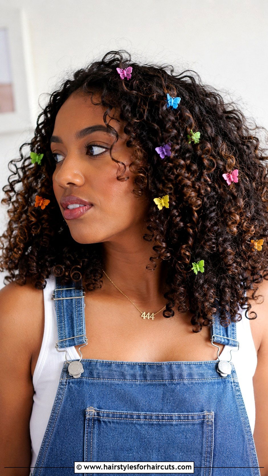 Curly Hair With Butterfly Clips - 25 2000s hairstyles curly hair - 25 2000s hairstyles curly hair