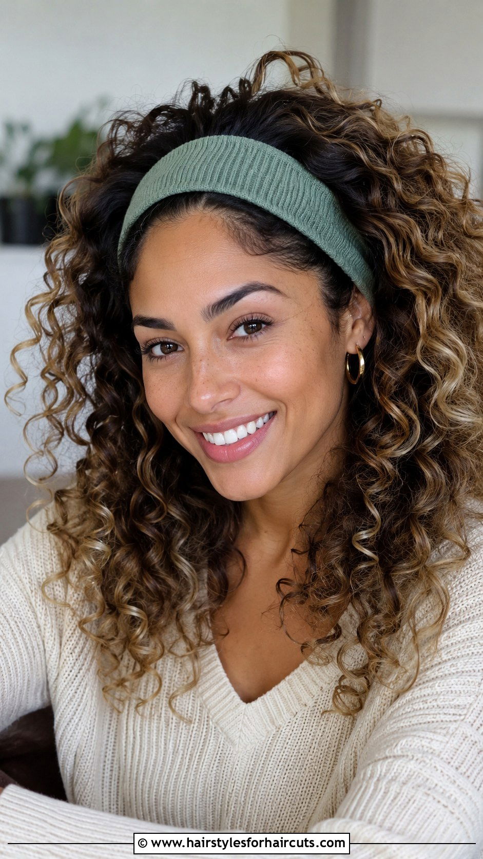 Curly Hair With Headband - 25 y2k hairstyles for curly hair - 25 y2k hairstyles for curly hair