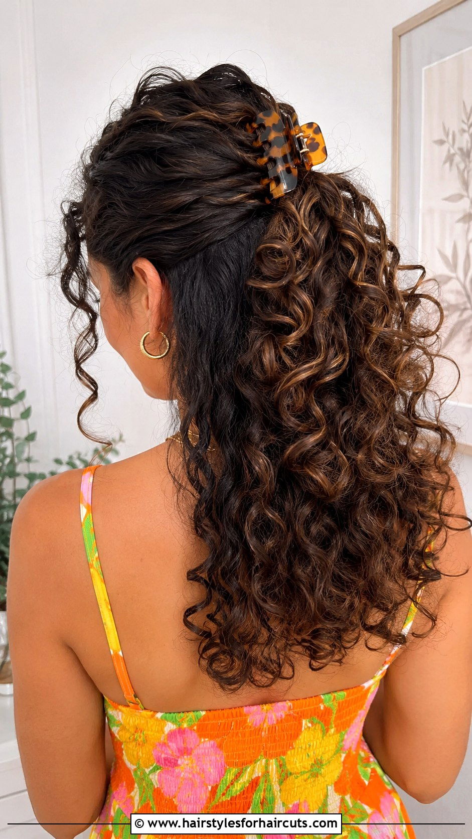 Curly Half Up Banana Clip - 25 banana clip hairstyles for short hair - 25 banana clip hairstyles for short hair