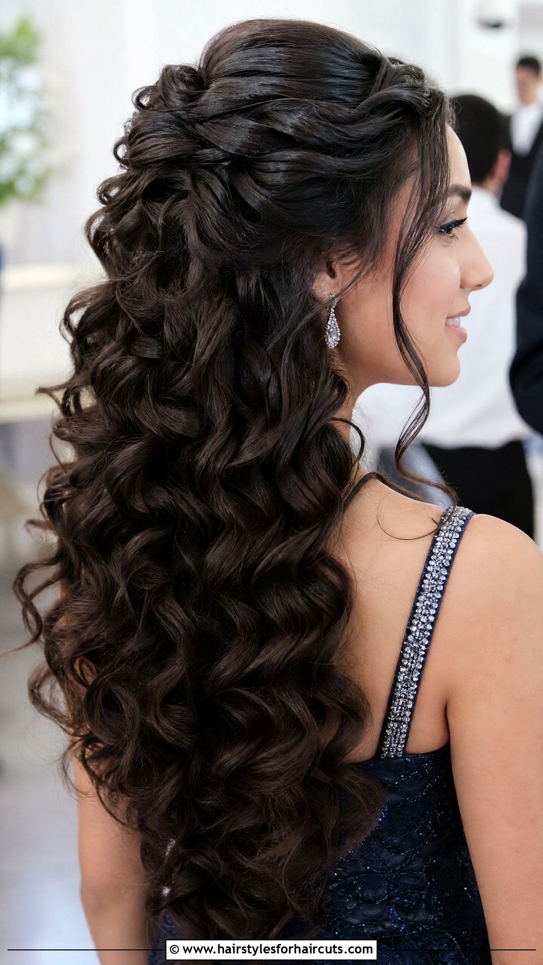 Curly Half Updo - 25 formal hairstyles for thin hair - 25 formal hairstyles for thin hair