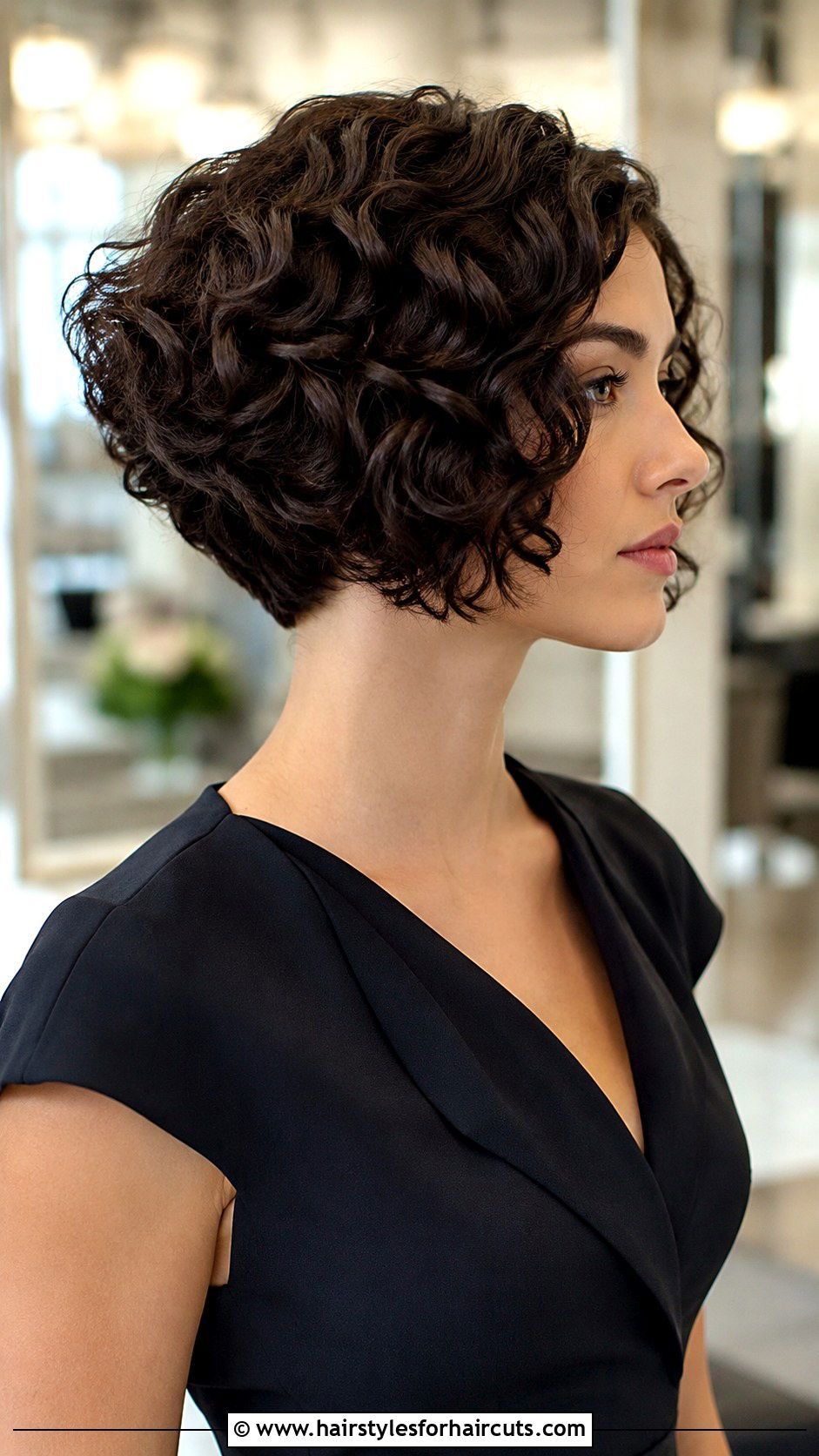 Curly Inverted Bob - 25 curly hairstyles for fine hair - 25 curly hairstyles for fine hair