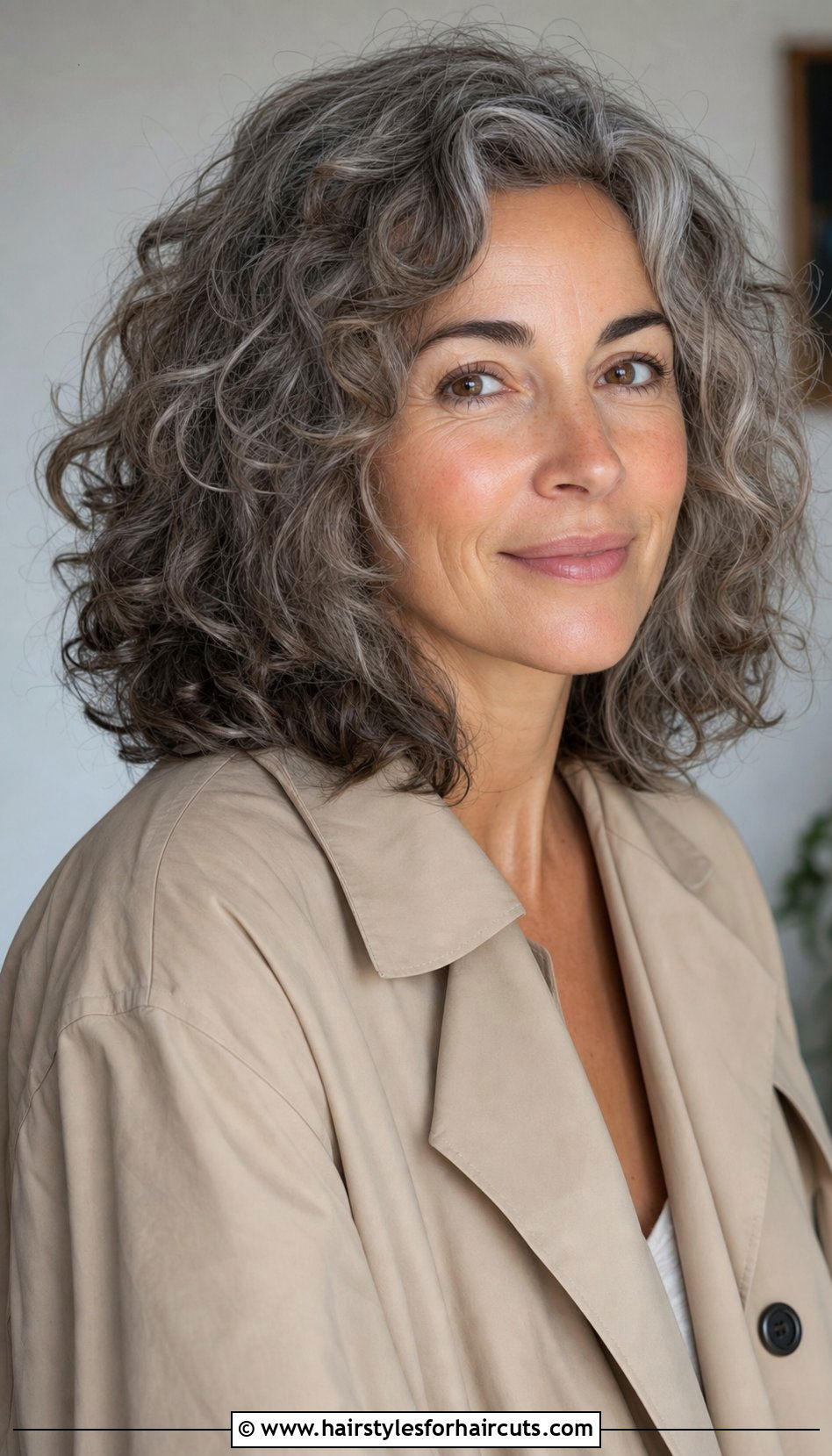 Curly Layered Collarbone Cut - 25 hairstyles for curly gray hair over 60 - 25 hairstyles for curly gray hair over 60