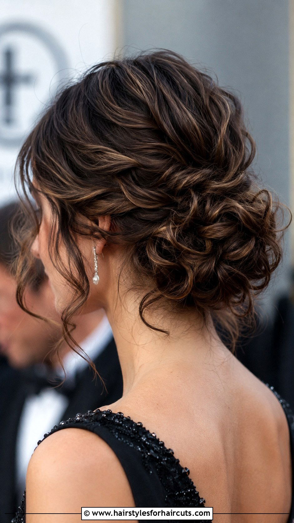 Curly Low Chignon - 25 curly hair quince hairstyles - 25 curly hair quince hairstyles