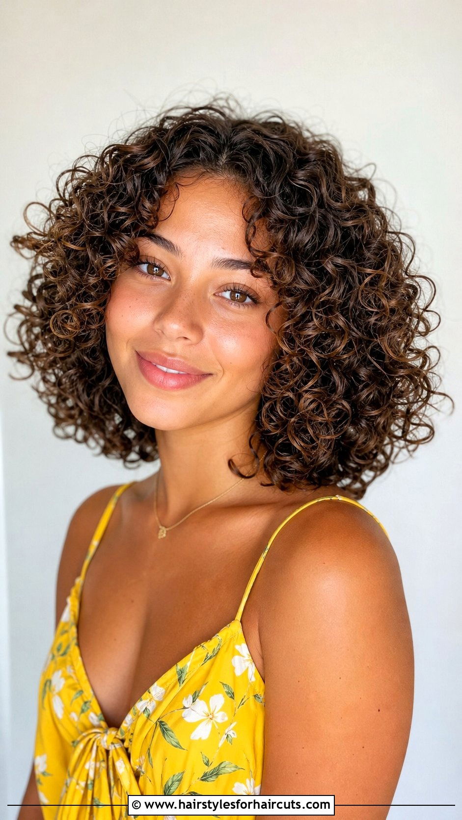 Curly Medium Haircut For Oval Face - 25 face shape medium haircuts for girls - 25 face shape medium haircuts for girls