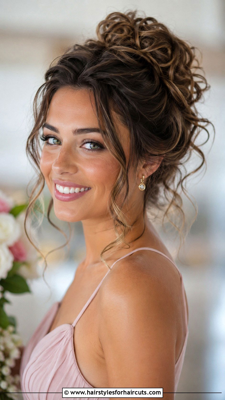 Curly Messy Bun - 25 hairstyles for bridesmaids with curly hair - 25 hairstyles for bridesmaids with curly hair