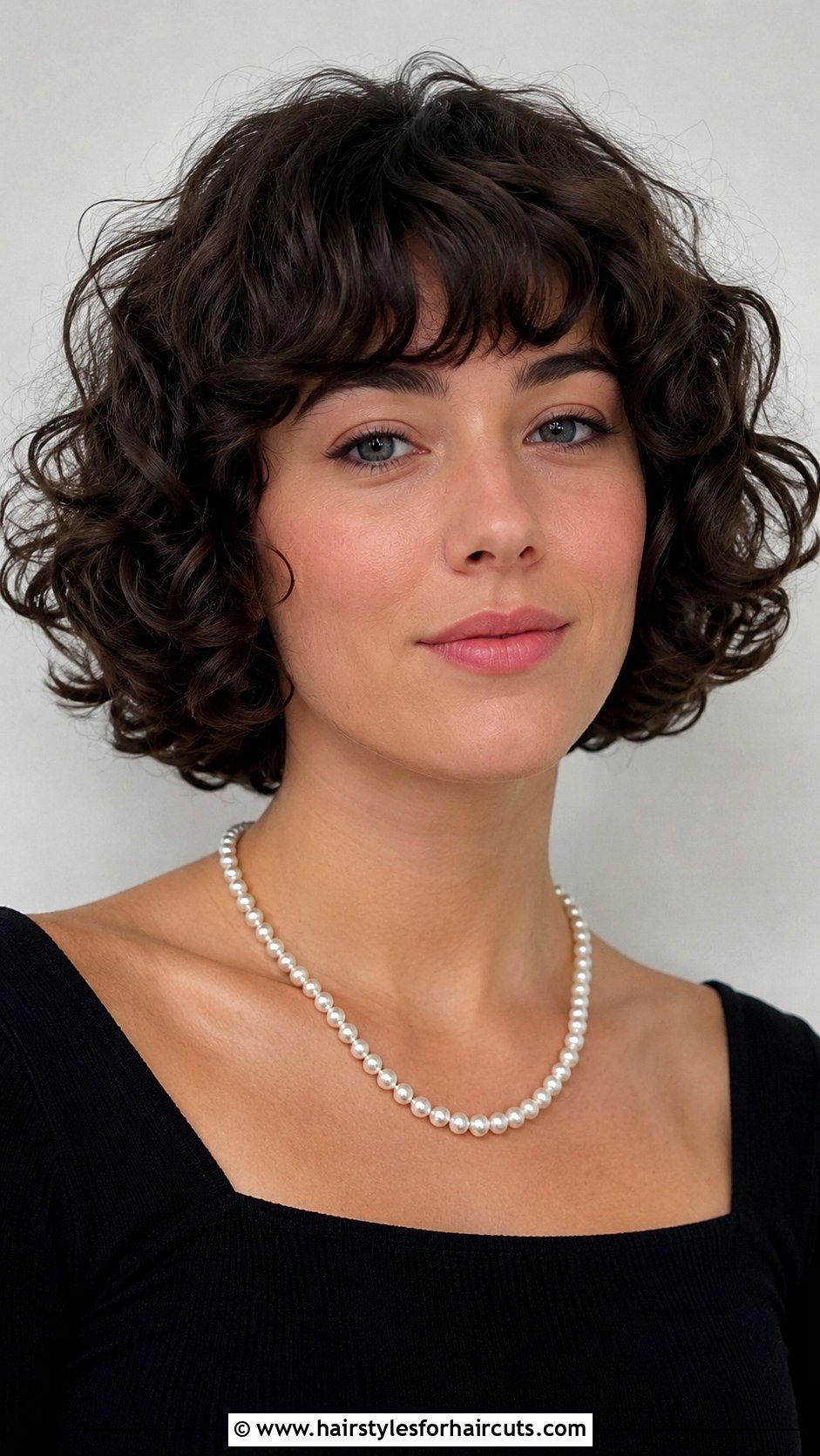 Curly Pageboy Cut - 25 80s black hairstyles - 25 80s black hairstyles