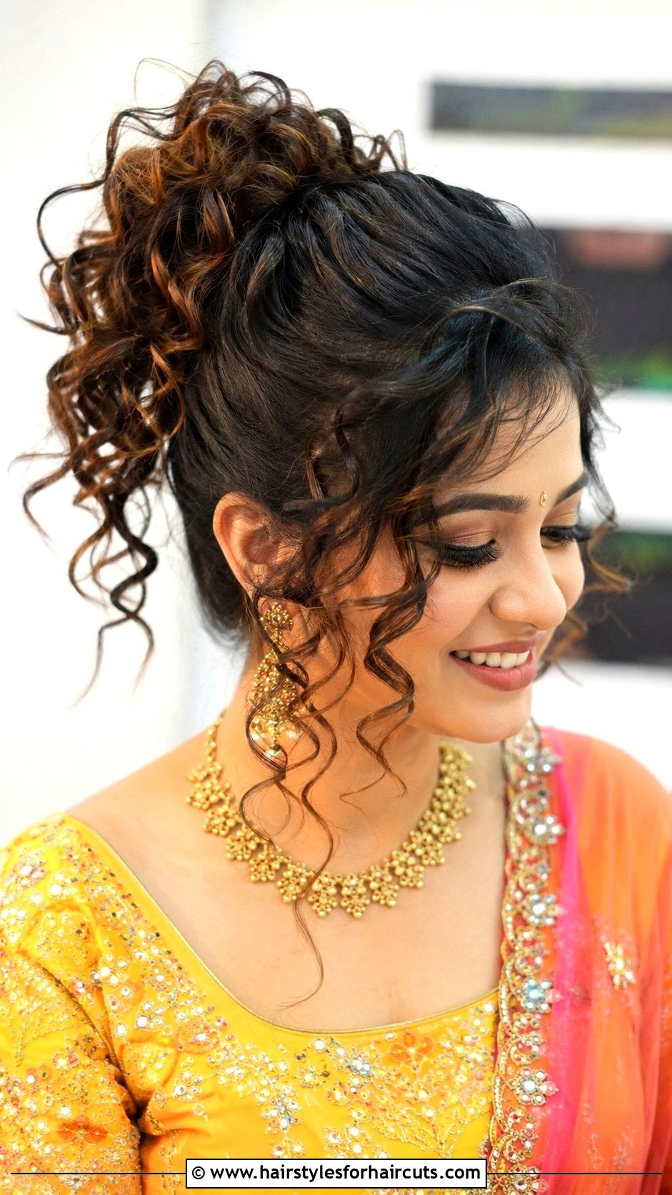 Curly Pineapple Updo - 25 christmas hairstyles for curly hair - 25 christmas hairstyles for curly hair