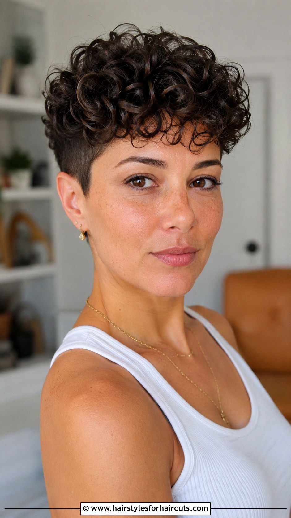 Curly Pixie - 25 express haircuts - 25 express haircuts
