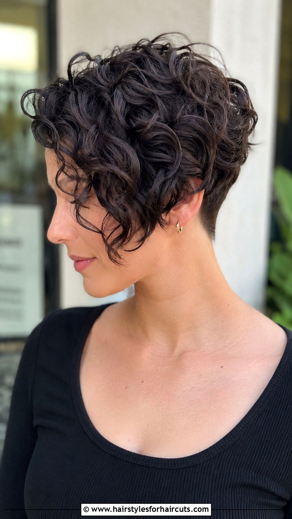 Curly Pixie Bob - 25 curls haircuts - 25 curls haircuts