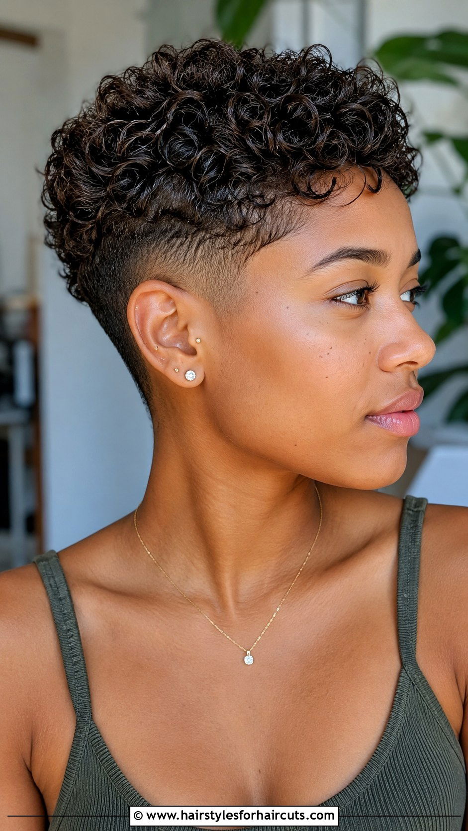 Curly Pixie Cut - 25 short haircuts for frizzy hair - 25 short haircuts for frizzy hair